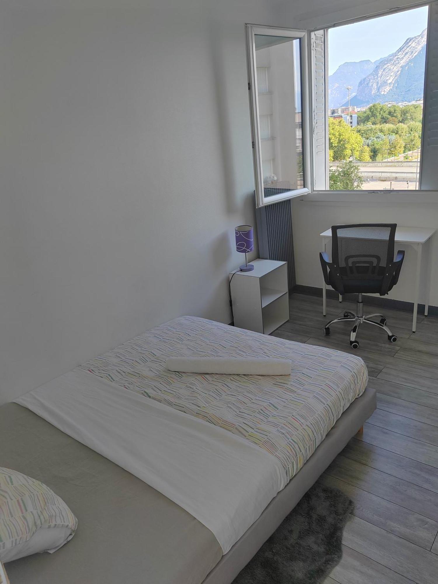 Une Chambre Dans Appartement Partage, Grenoble A 8 Min Du Centre-Ville Εξωτερικό φωτογραφία